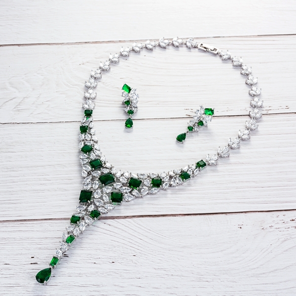 Picture of Charming Green Platinum Plated Necklace and Earring Set As a Gift
