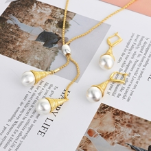 Show details for Distinctive Gold Plated Zinc Alloy Necklace and Earring Set As a Gift