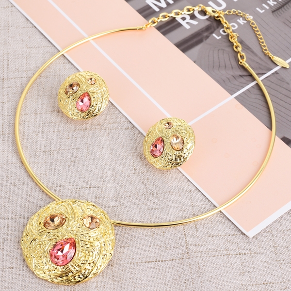 Picture of Wholesale Gold Plated Dubai Necklace and Earring Set with No-Risk Return