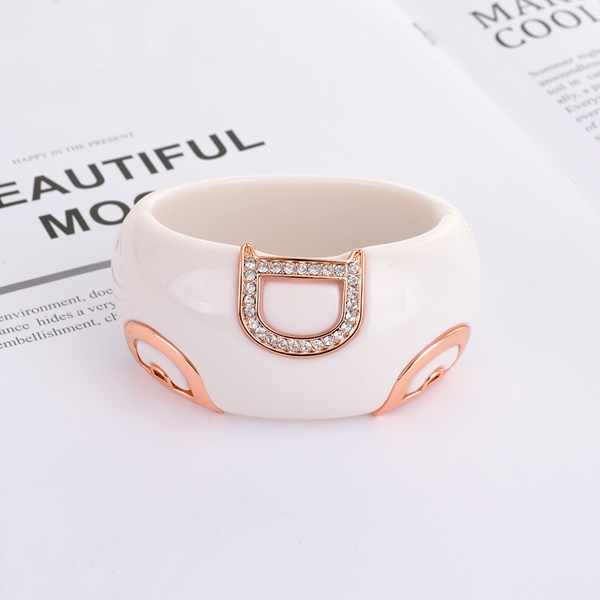 Picture of Brand New White Zinc Alloy Fashion Bracelet with SGS/ISO Certification