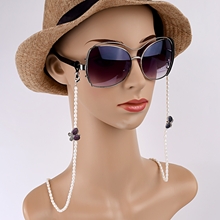 Show details for Zinc Alloy Classic Frame Chain in Flattering Style