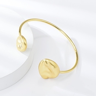 Picture of Low Cost Zinc Alloy Dubai Fashion Bangle with Low Cost