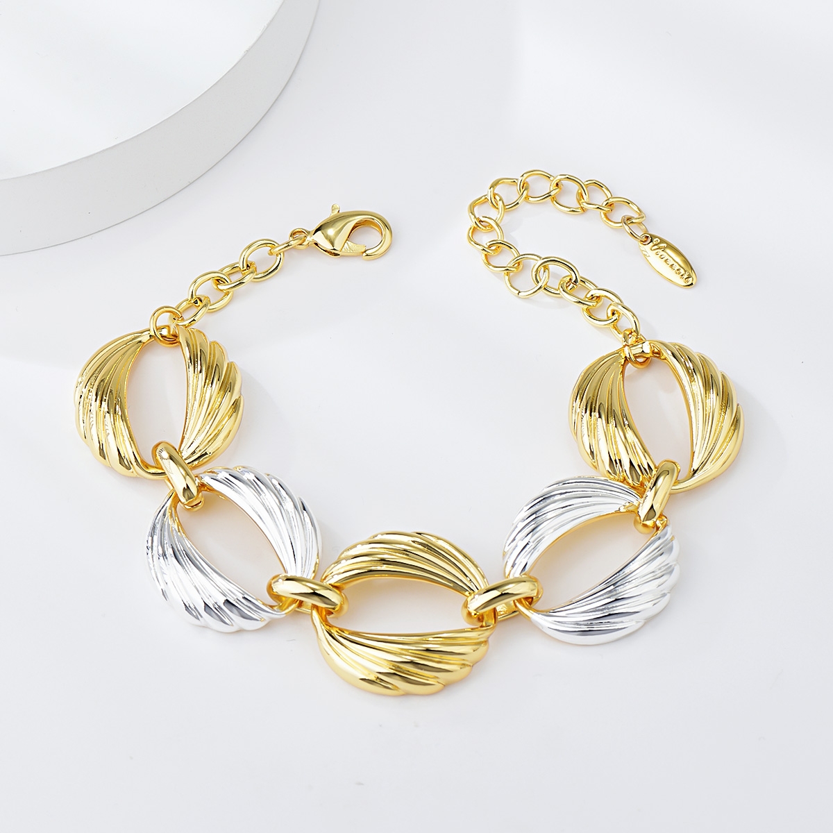 Charming Gold Plated Dubai Fashion Bracelet As a Gift