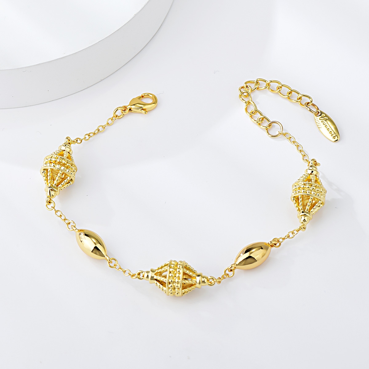 Latest Small Zinc Alloy Fashion Bracelet