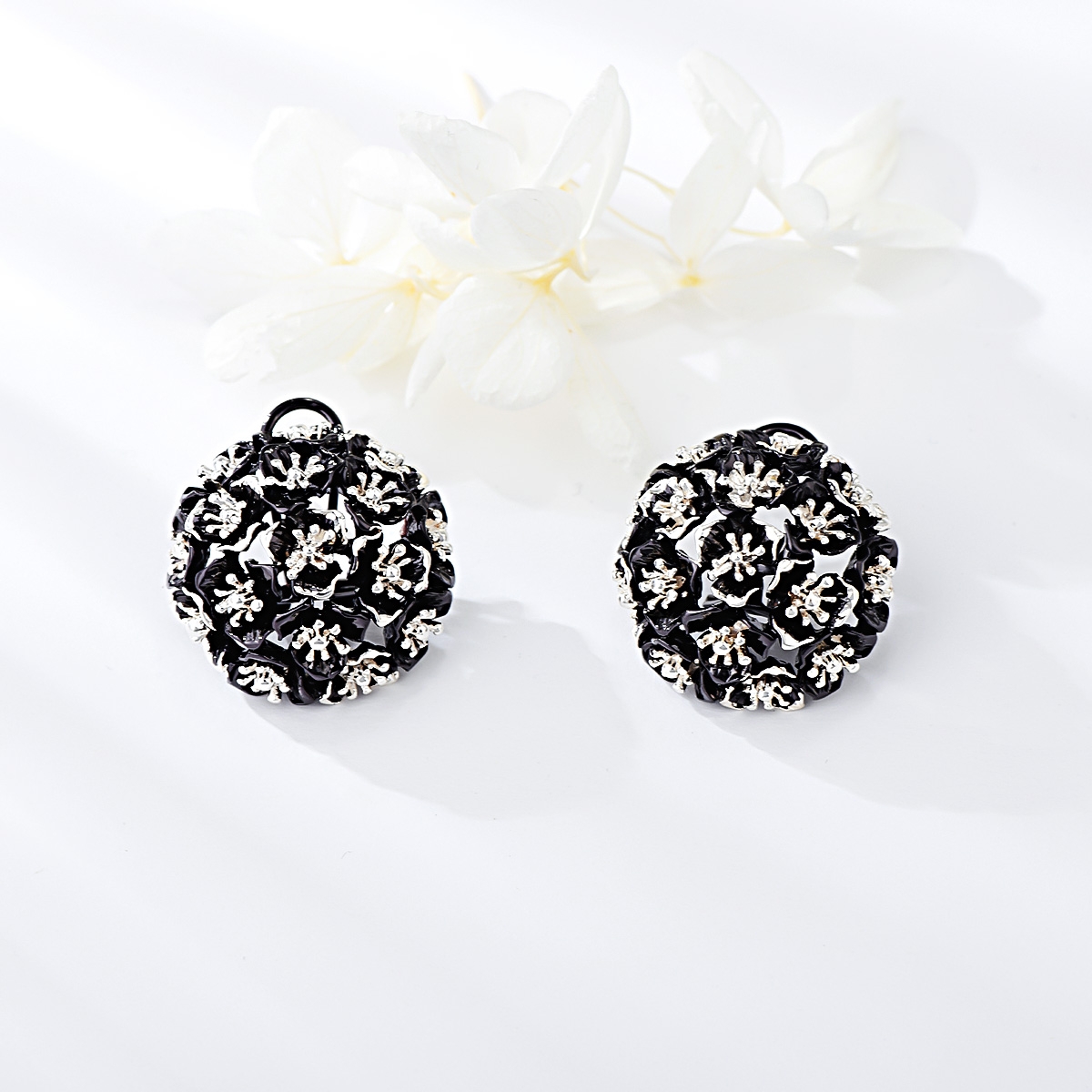 Zinc Alloy Medium Stud Earrings in Exclusive Design