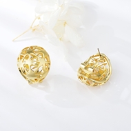 Picture of Amazing Medium Gold Plated Stud Earrings