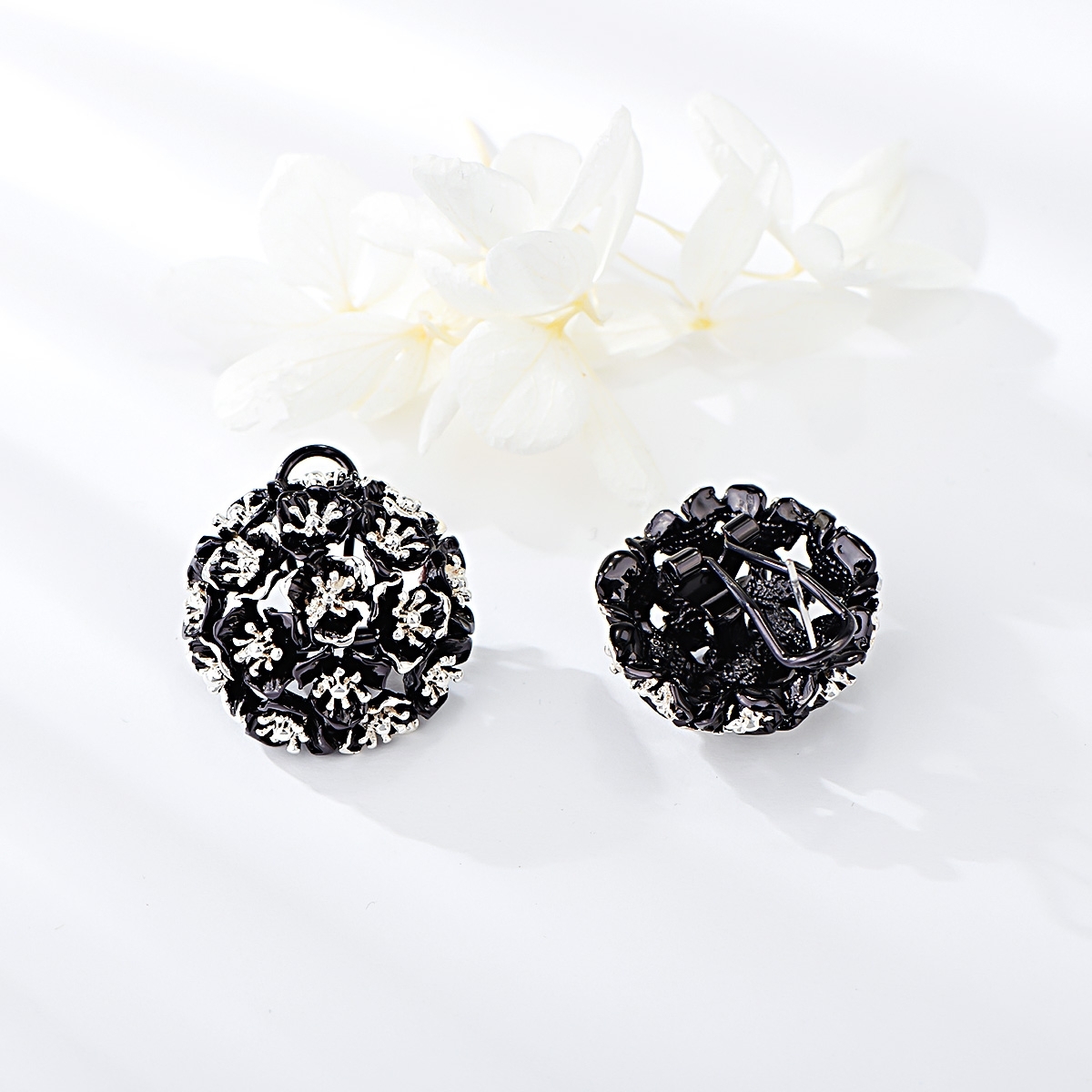 Zinc Alloy Medium Stud Earrings in Exclusive Design