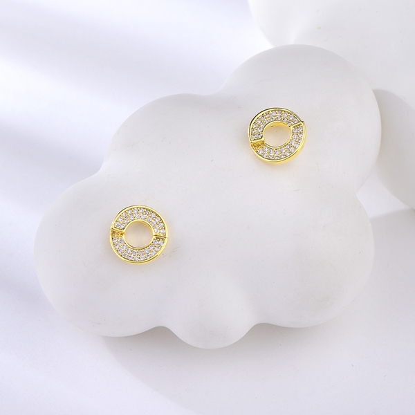Picture of Delicate White Stud Earrings with Worldwide Shipping