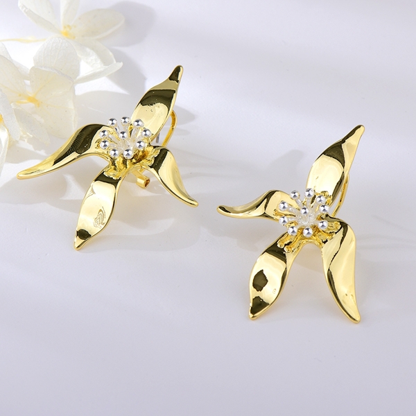 Picture of Charming Gold Plated Zinc Alloy Big Stud Earrings As a Gift