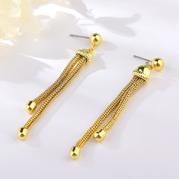 Picture of Distinctive Gold Plated Dubai Dangle Earrings with Low MOQ