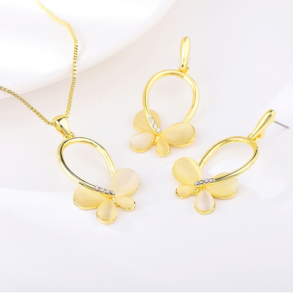 Picture of Unusual Small White 2 Piece Jewelry Set