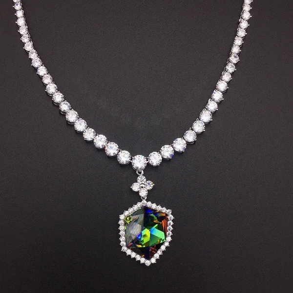 Picture of Big Swarovski Element Short Chain Necklace with Fast Shipping