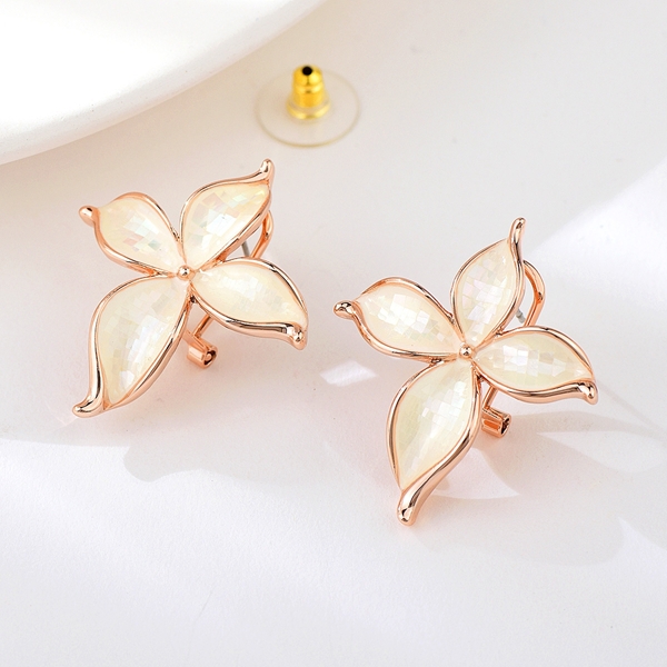 Picture of Funky Small Shell Stud Earrings