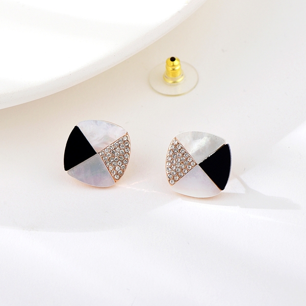 Picture of Zinc Alloy Small Stud Earrings with Full Guarantee