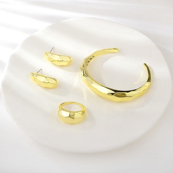 Picture of Dubai Gold Plated 3 Piece Jewelry Set with Fast Delivery
