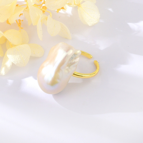 Picture of Good Baroque Pearl Medium Adjustable Ring